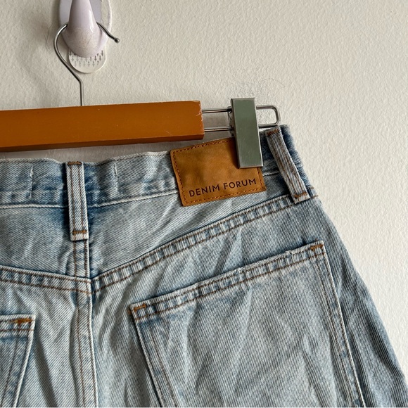 Aritzia Denim Forum The Farrah Cheeky Short - Picture 6 of 9